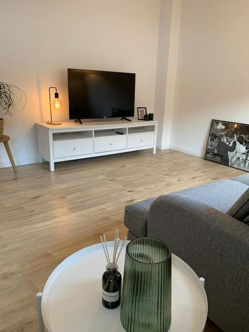 Wohnung Mit Garten & Parkplaetzen *