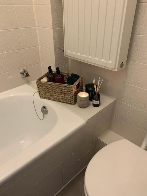 Apartment Wohnung Mit Garten & Parkplaetzen Bremen