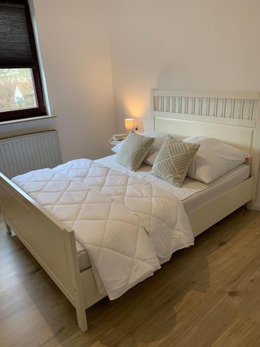 Wohnung Mit Garten & Parkplaetzen Apartment Bremen