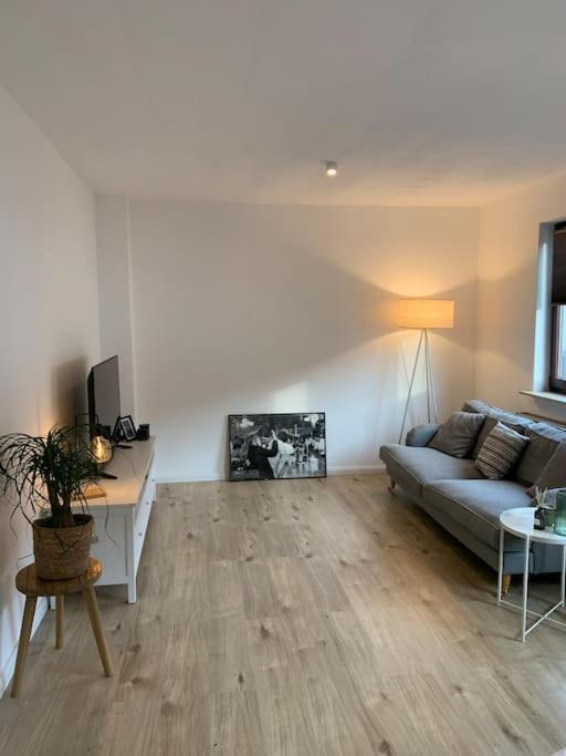 Wohnung Mit Garten & Parkplaetzen Bremen
