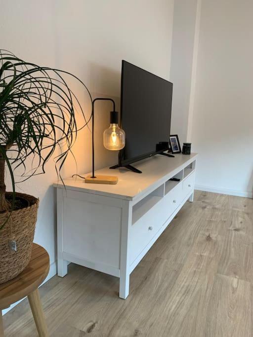 Wohnung Mit Garten & Parkplaetzen Apartment *