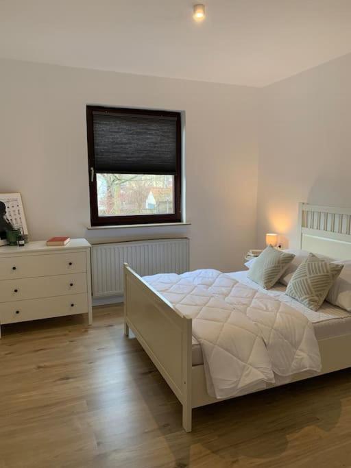 Wohnung Mit Garten & Parkplaetzen Bremen